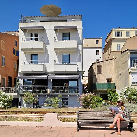 ホテル レスカール　コテ　シュッド LʼÎle-Rousse