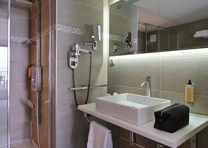 L'escale Cote Sud Hotel LʼÎle-Rousse