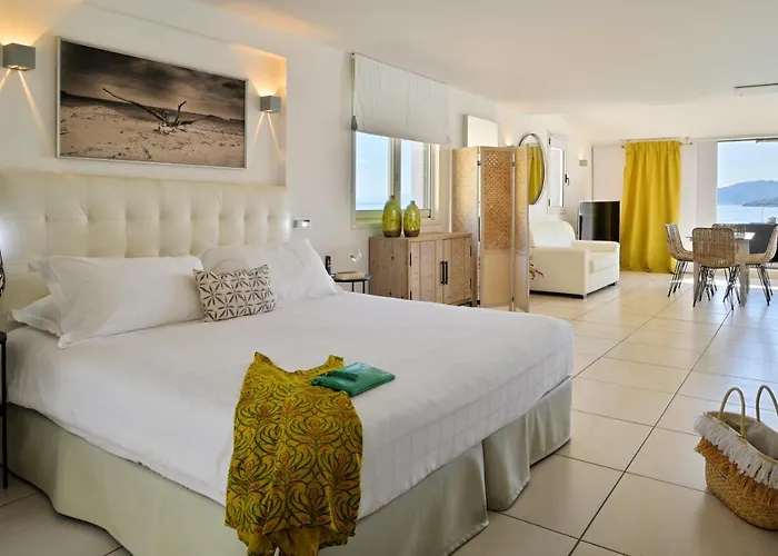 L'escale Cote Sud 3* LʼÎle-Rousse