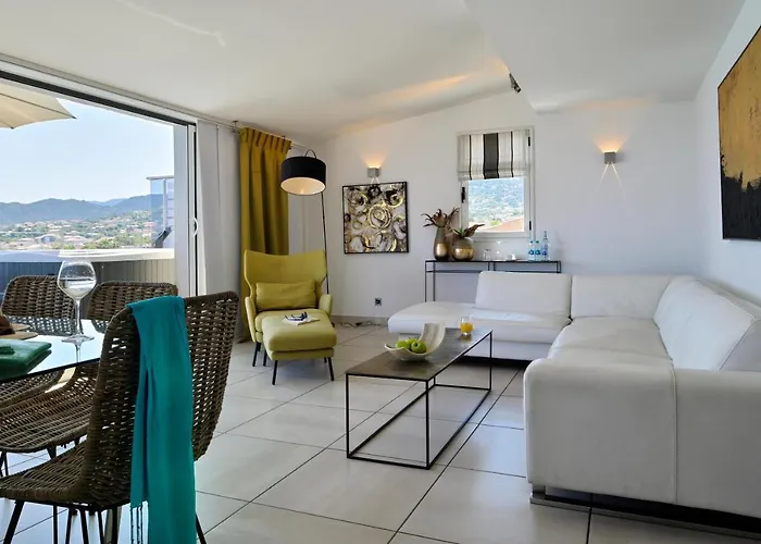 L'escale Cote Sud 3* LʼÎle-Rousse