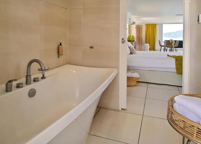 L'escale Cote Sud 3* LʼÎle-Rousse