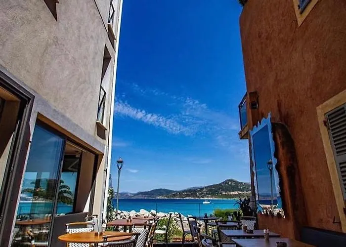 L'escale Cote Sud 3* LʼÎle-Rousse