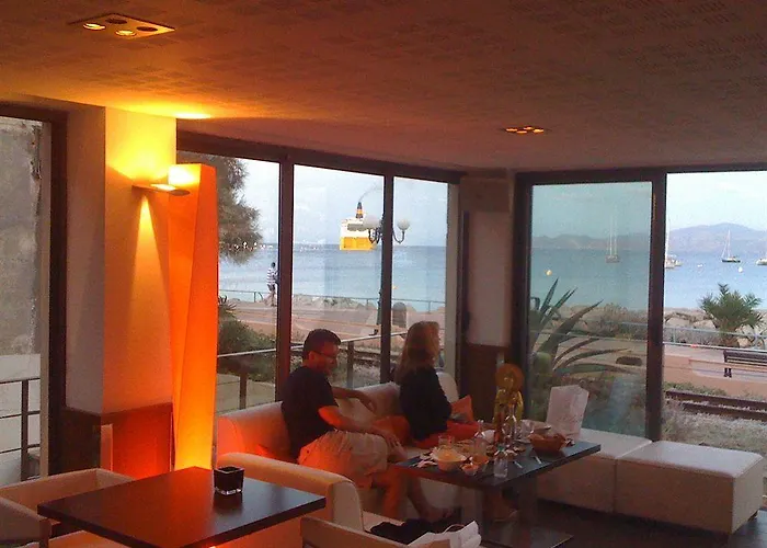 L'escale Côté Sud Hotel LʼÎle-Rousse