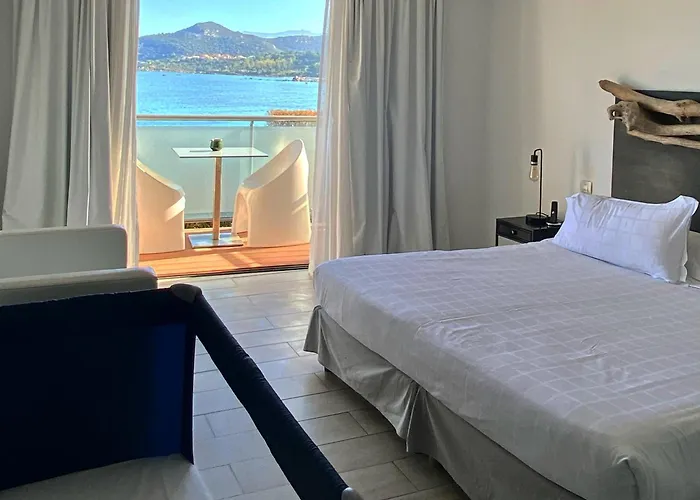 L'escale Cote Sud 3* LʼÎle-Rousse