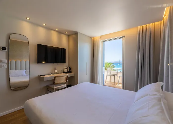 Hotel L'escale Cote Sud LʼÎle-Rousse