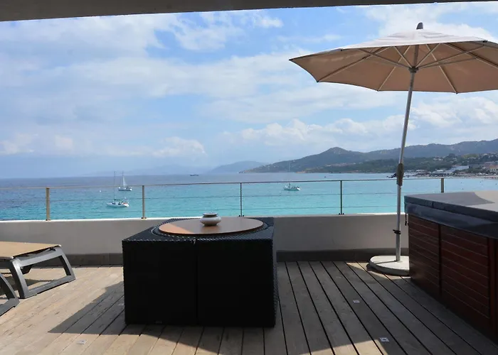 L'escale Cote Sud 3* LʼÎle-Rousse